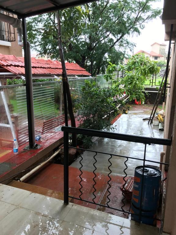 Лонавала: Gurukrupa 3 bhk Bunglow WITH PVT POOL Lonavala , Tungarli , Best location , Hill top