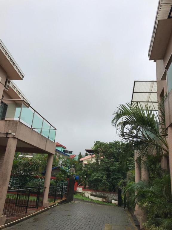 Лонавала: Gurukrupa 3 bhk Bunglow WITH PVT POOL Lonavala , Tungarli , Best location , Hill top