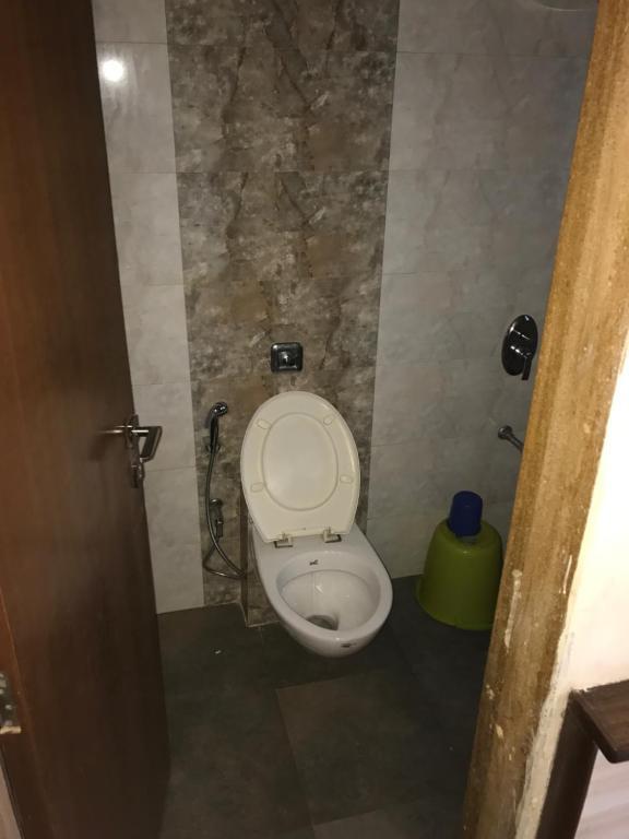 Лонавала: Gurukrupa 3 bhk Bunglow WITH PVT POOL Lonavala , Tungarli , Best location , Hill top