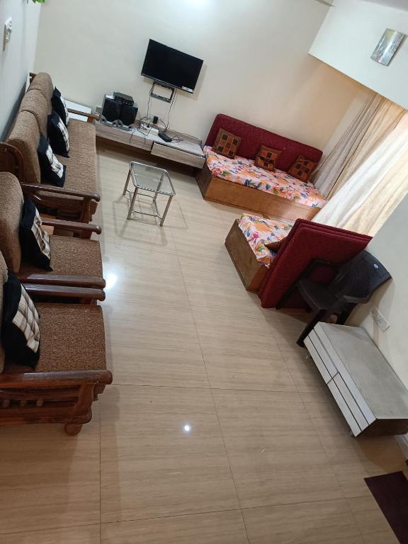 Лонавала: Gurukrupa 3 bhk Bunglow WITH PVT POOL Lonavala , Tungarli , Best location , Hill top