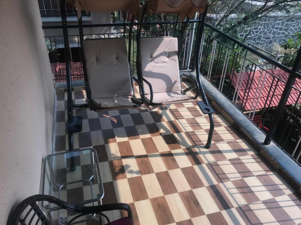 Лонавала: Gurukrupa 3 bhk Bunglow WITH PVT POOL Lonavala , Tungarli , Best location , Hill top