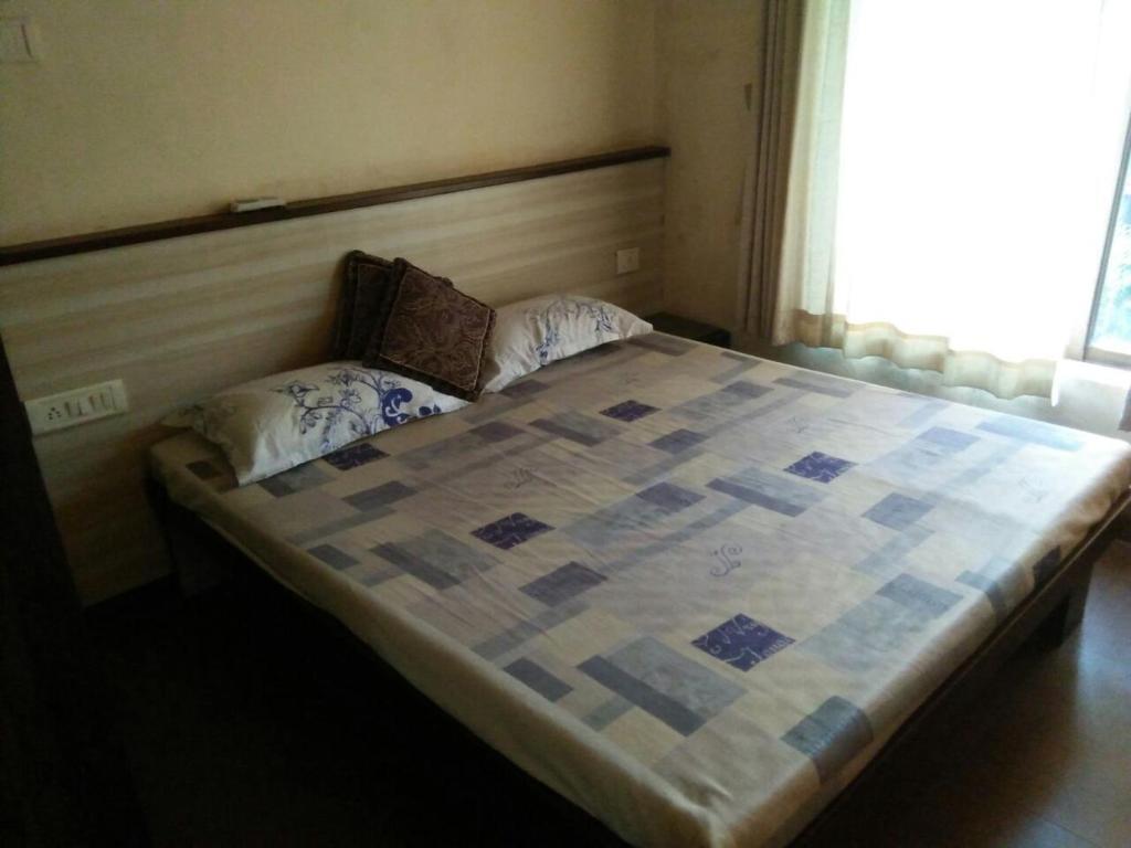 Лонавала: Gurukrupa 3 bhk Bunglow WITH PVT POOL Lonavala , Tungarli , Best location , Hill top