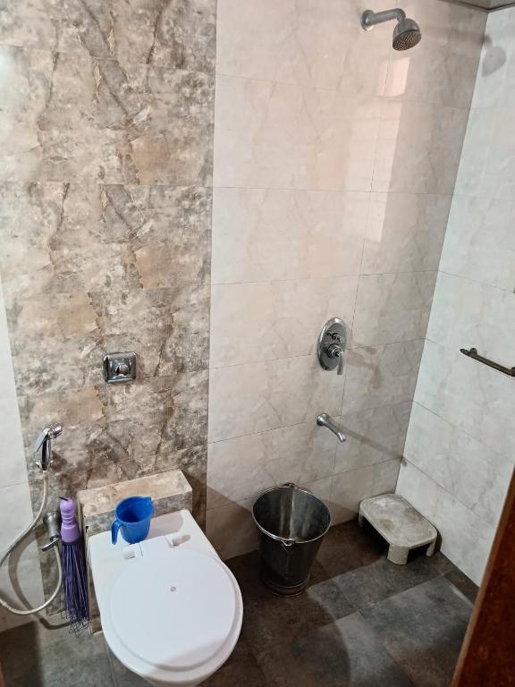 Лонавала: Gurukrupa 3 bhk Bunglow WITH PVT POOL Lonavala , Tungarli , Best location , Hill top