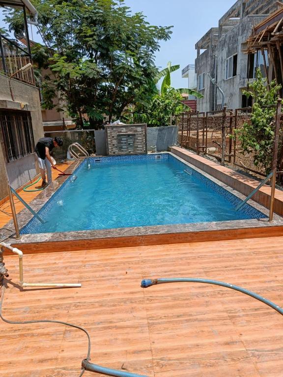 Лонавала: Gurukrupa 3 bhk Bunglow WITH PVT POOL Lonavala , Tungarli , Best location , Hill top