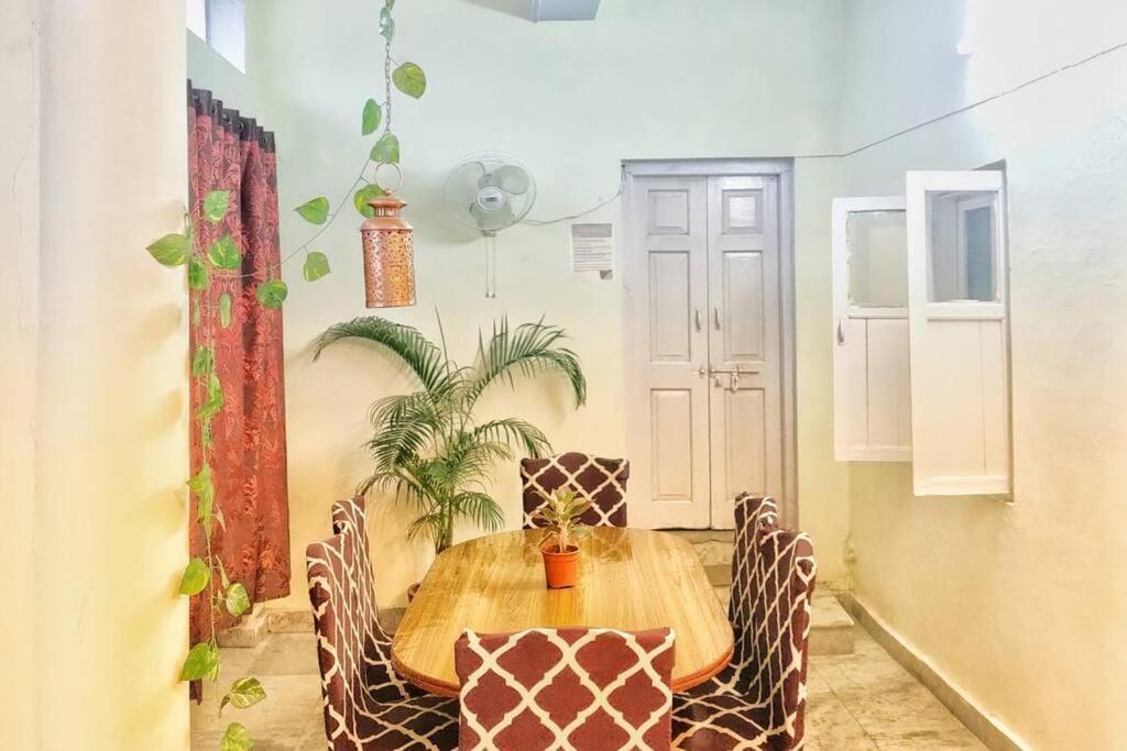 Дехрадун: Independent House - 3BHK