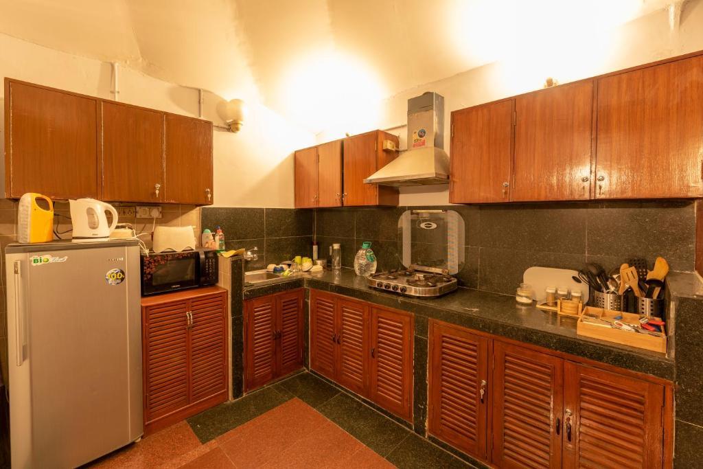 Массури: The Perch - 2bhk W Panoramic Hill View by Roamhome