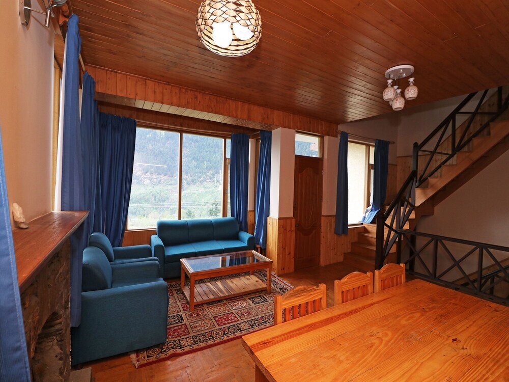 Манали: OYO 13697 Home Exotic Hill View Studio Naggar Road