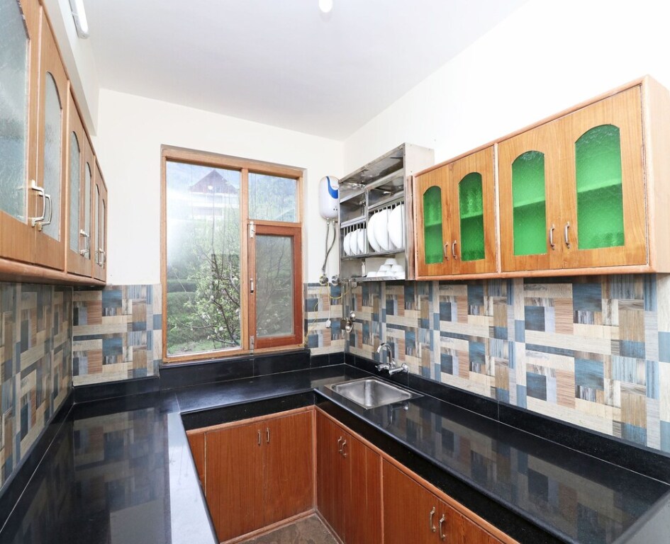 Манали: OYO 13697 Home Exotic Hill View Studio Naggar Road