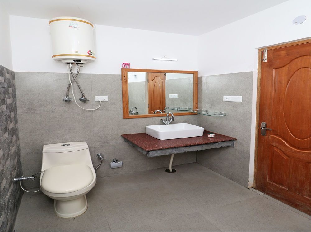 Манали: OYO 13697 Home Exotic Hill View Studio Naggar Road