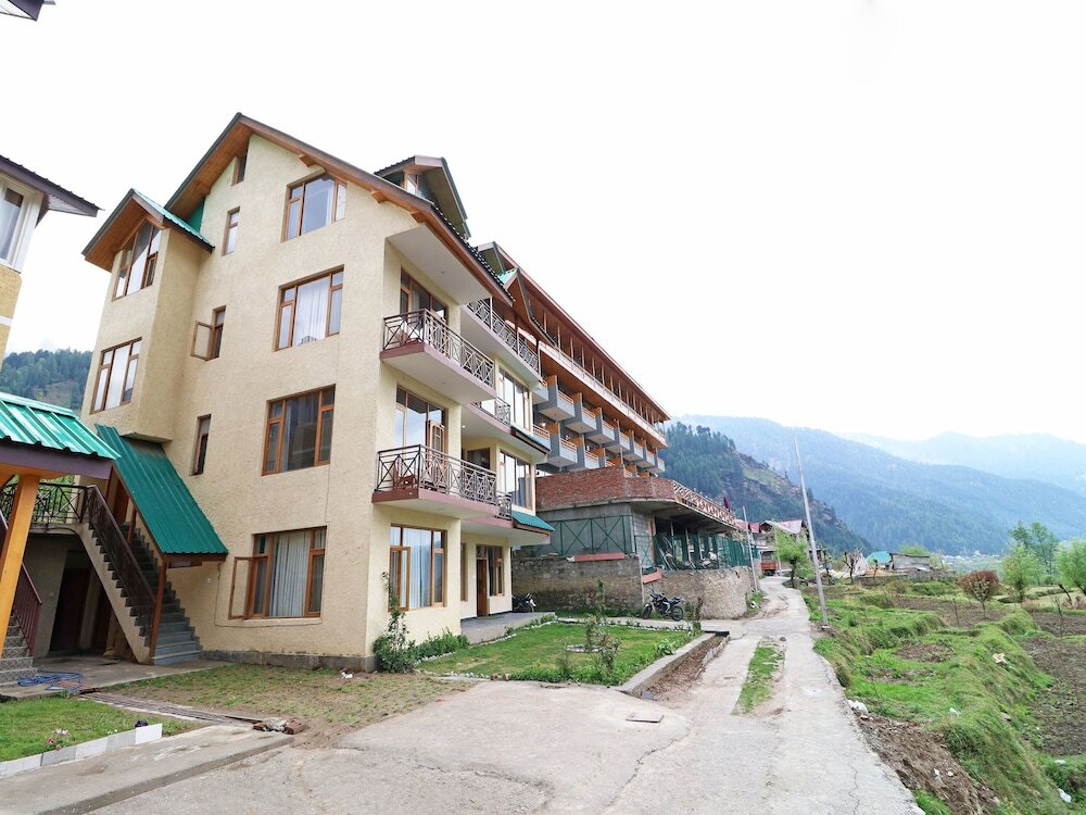 Манали: OYO 13697 Home Exotic Hill View Studio Naggar Road
