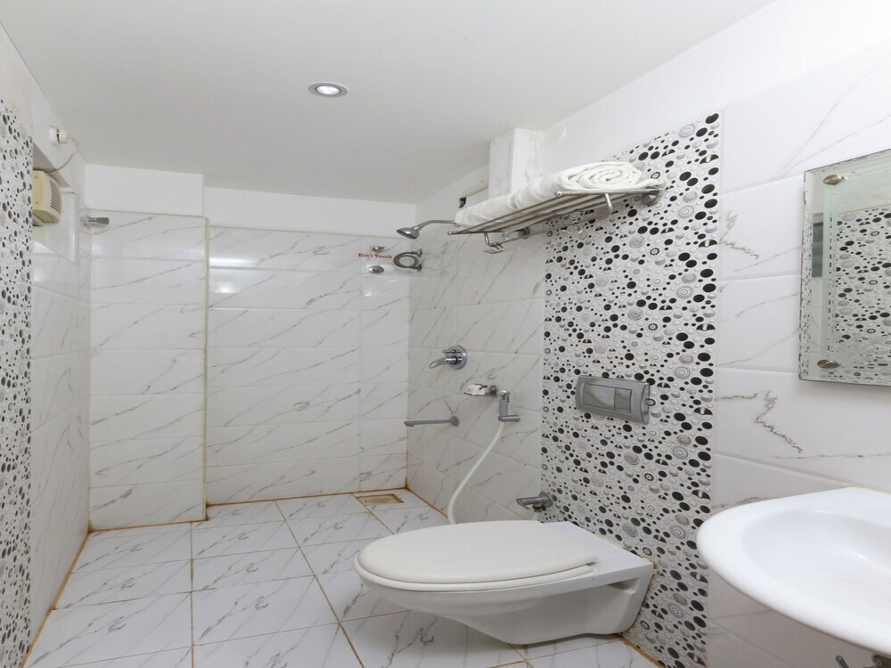 Тирупати: OYO 7366 GPR Inn