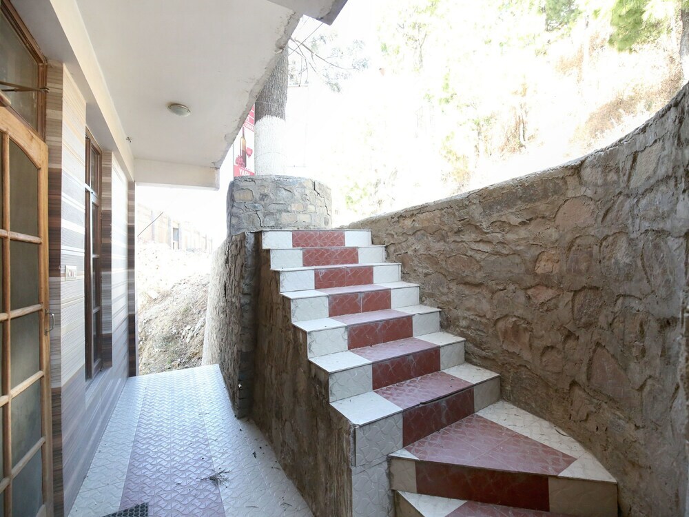 Солан: OYO 12267 Home 3BHK Barog View