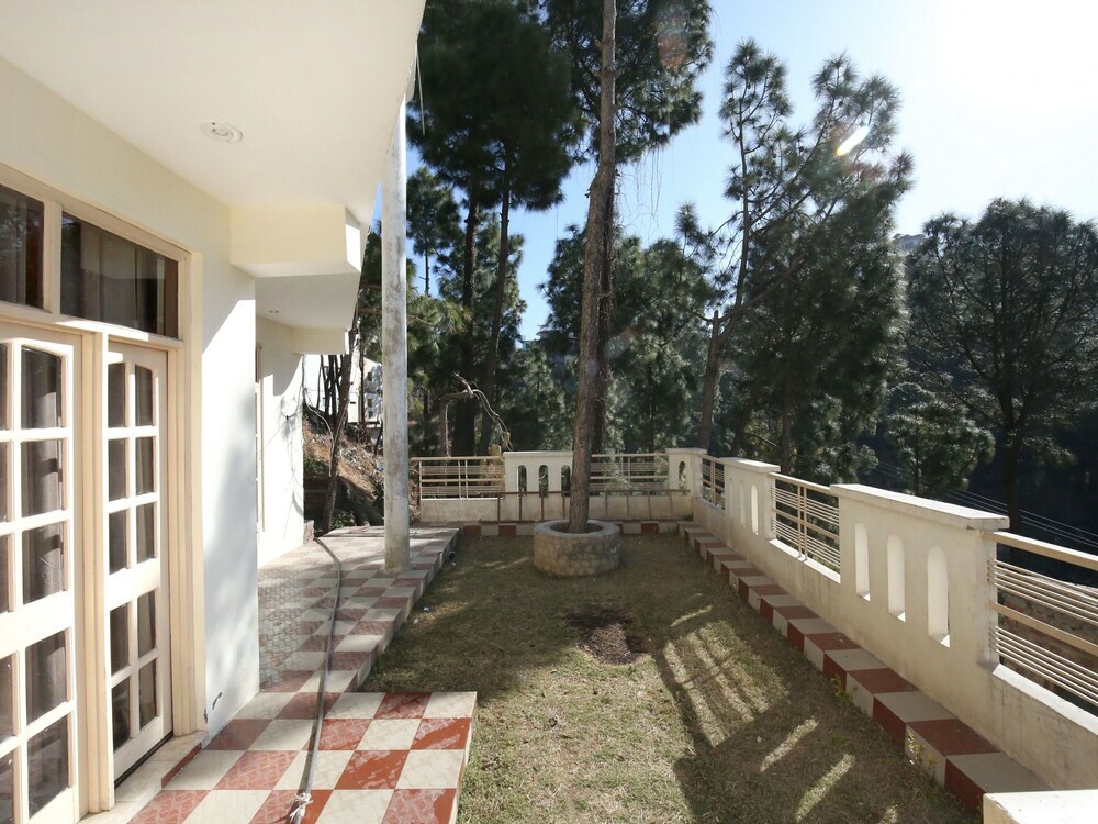 Солан: OYO 12267 Home 3BHK Barog View