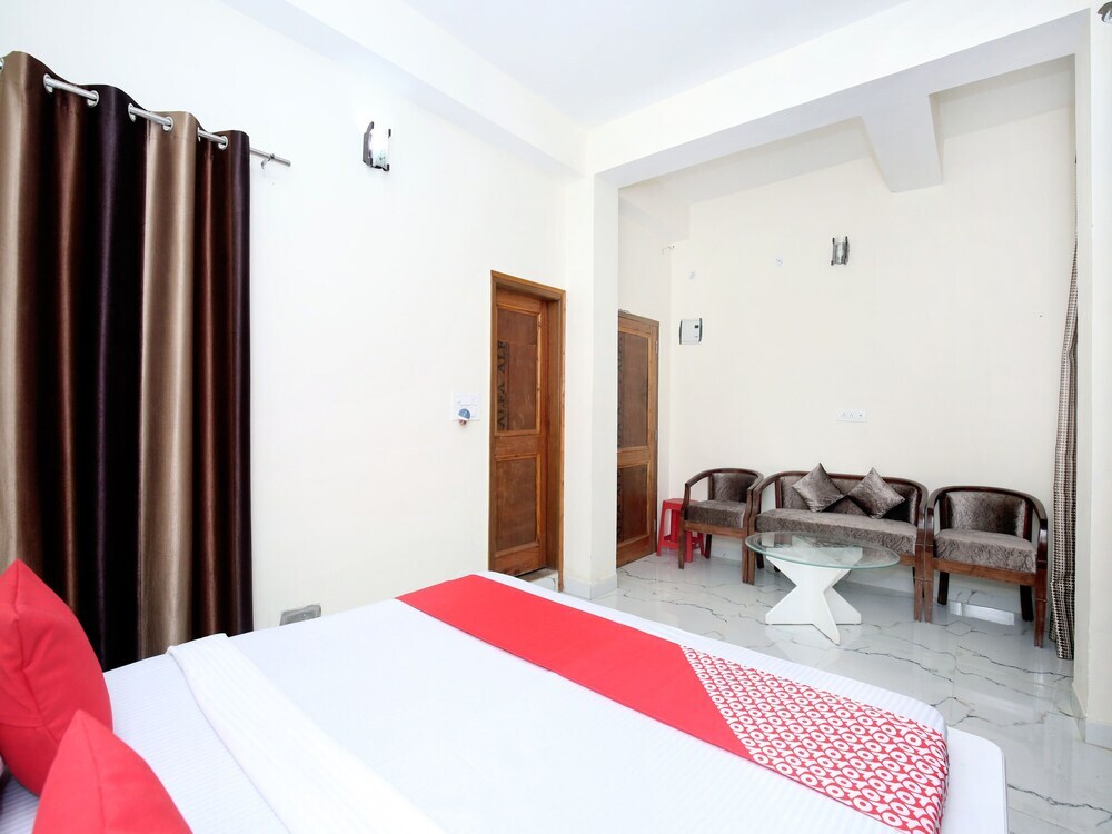 Солан: OYO 12267 Home 3BHK Barog View