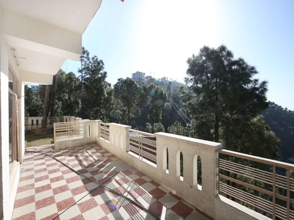Солан: OYO 12267 Home 3BHK Barog View