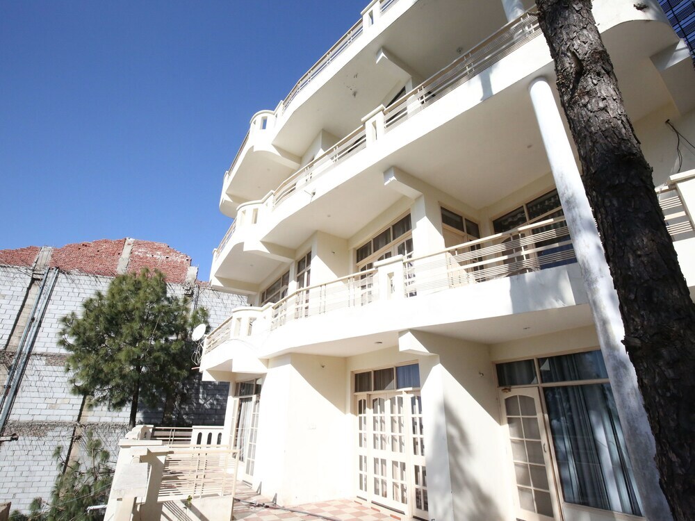 Солан: OYO 12267 Home 3BHK Barog View