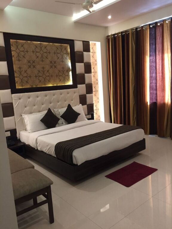 Тхане: Hotel Grand Residency