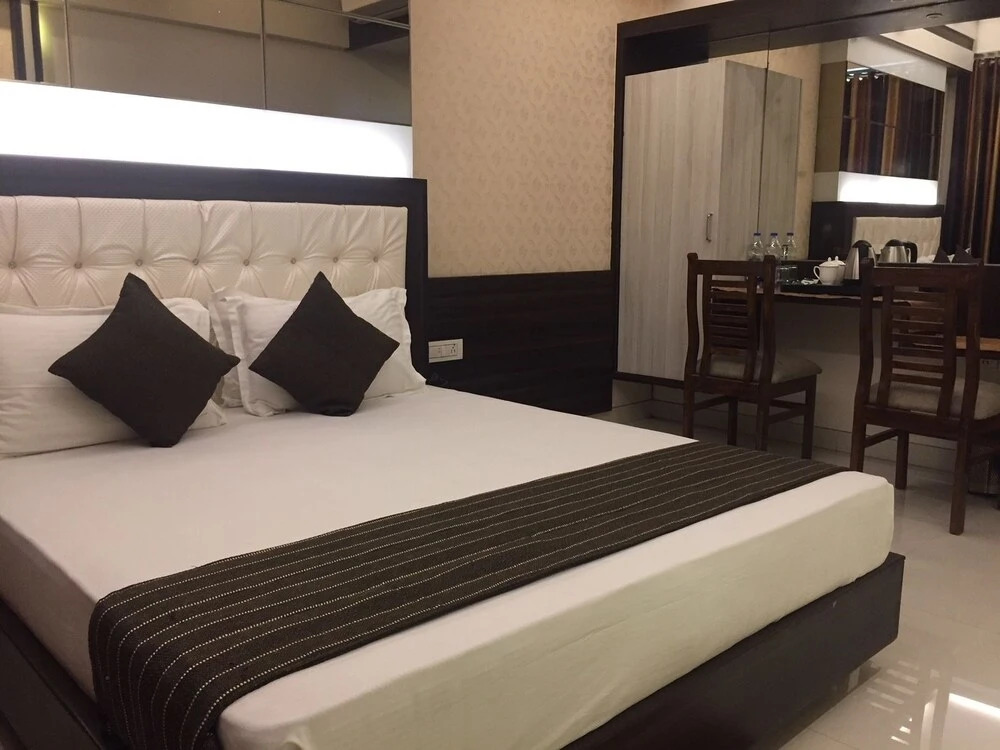Тхане: Hotel Grand Residency