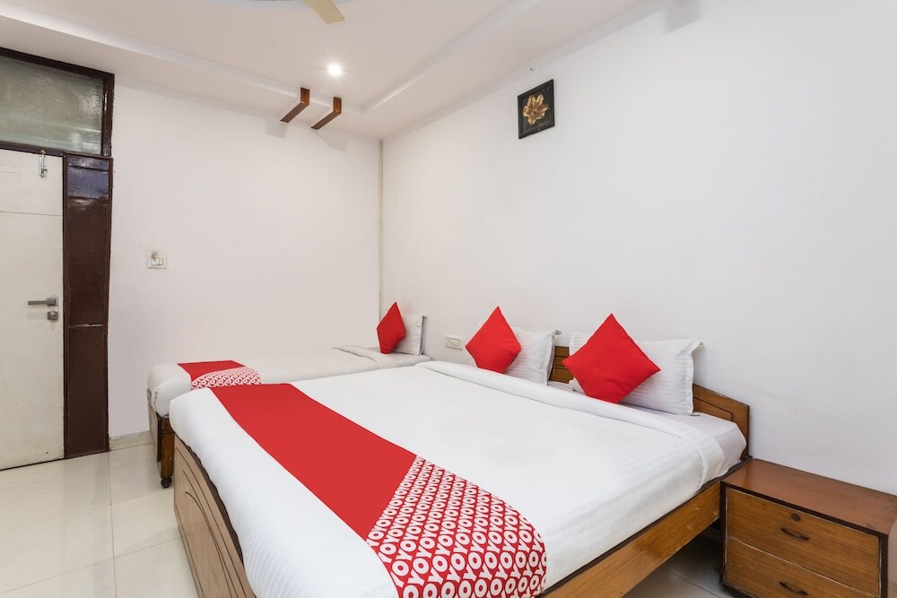 Индаур: OYO 22688 Hotel Shivrattan