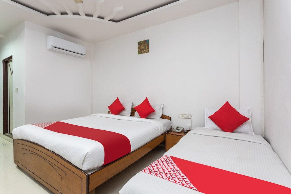 Индаур: OYO 22688 Hotel Shivrattan