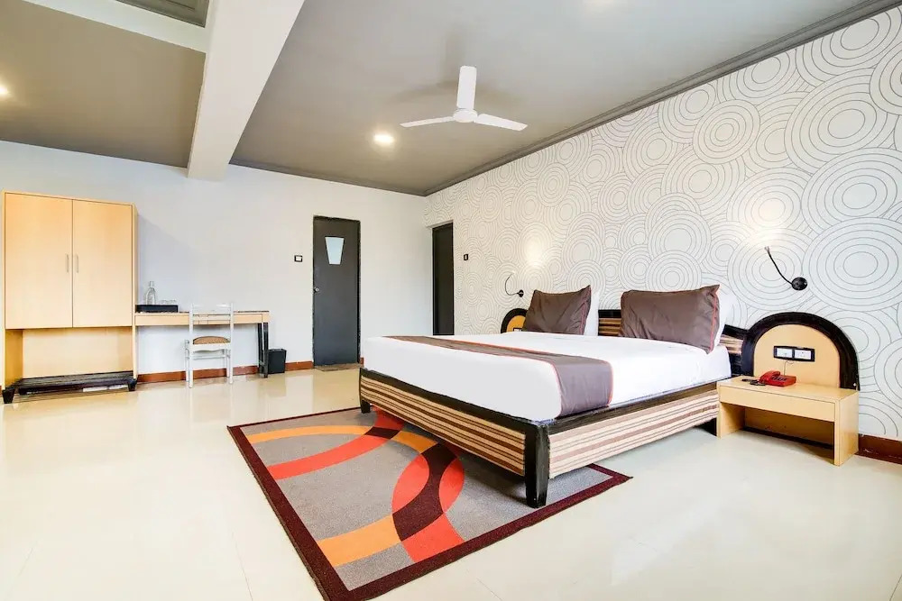 Collection O 30093 Hotel Om Shiv — фото 6