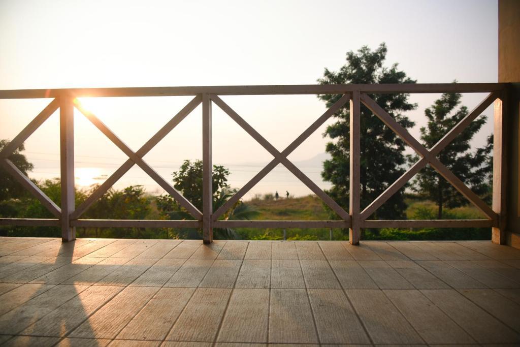 Нашик: Lake View Holiday Villa Near Sula Wine Yard With 3 BdRms
