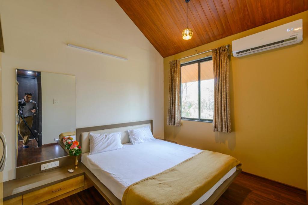 Нашик: Lake View Holiday Villa Near Sula Wine Yard With 3 BdRms