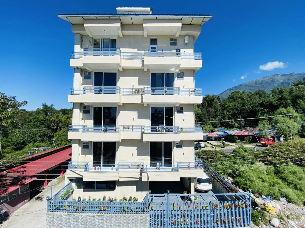 Кангра: Luxury Low Cost Rooms Dharamsala Lift Wifi 5G