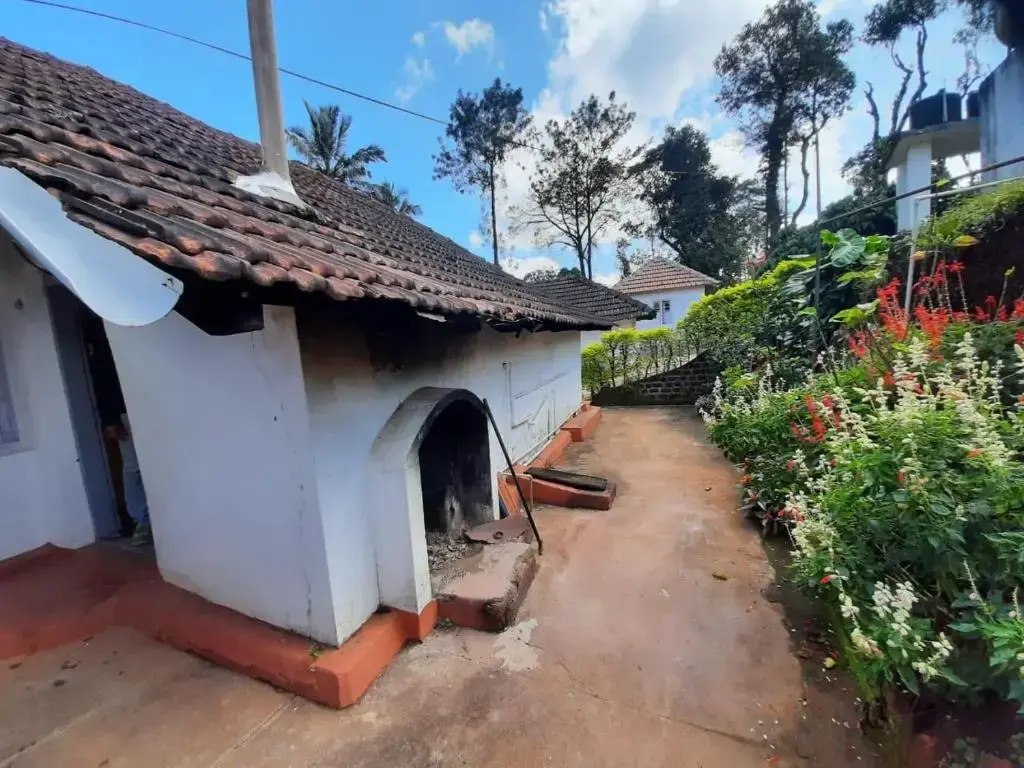 Какабе: Sardar Bahadur's Heritage Bungalow Estate Stay