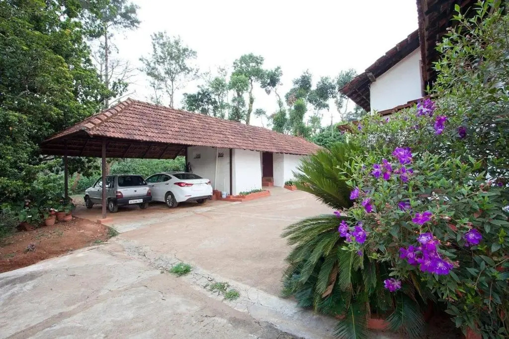 Какабе: Sardar Bahadur's Heritage Bungalow Estate Stay
