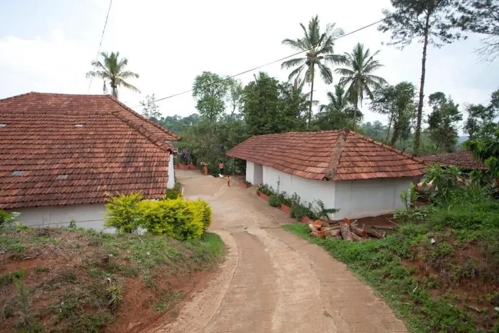 Какабе: Sardar Bahadur's Heritage Bungalow Estate Stay