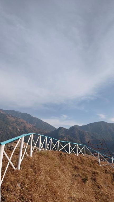 Кангра: Triangle Folks Kareri
