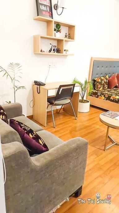 Нойда: Taj Studios-Serviced Studio Apartment(Free Bfast)