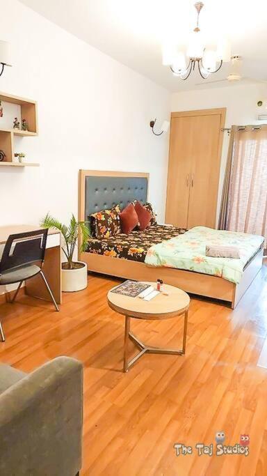 Нойда: Taj Studios-Serviced Studio Apartment(Free Bfast)
