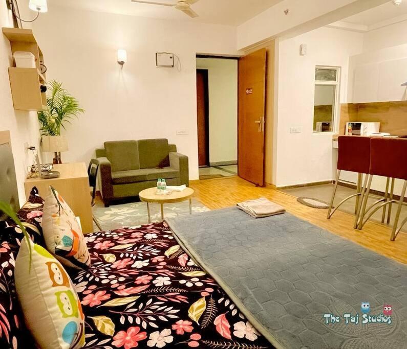 Нойда: Taj Studios-Serviced Studio Apartment(Free Bfast)