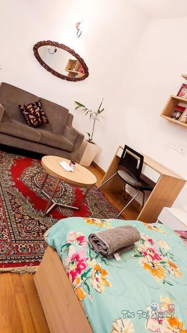 Нойда: Taj Studios-Serviced Studio Apartment(Free Bfast)