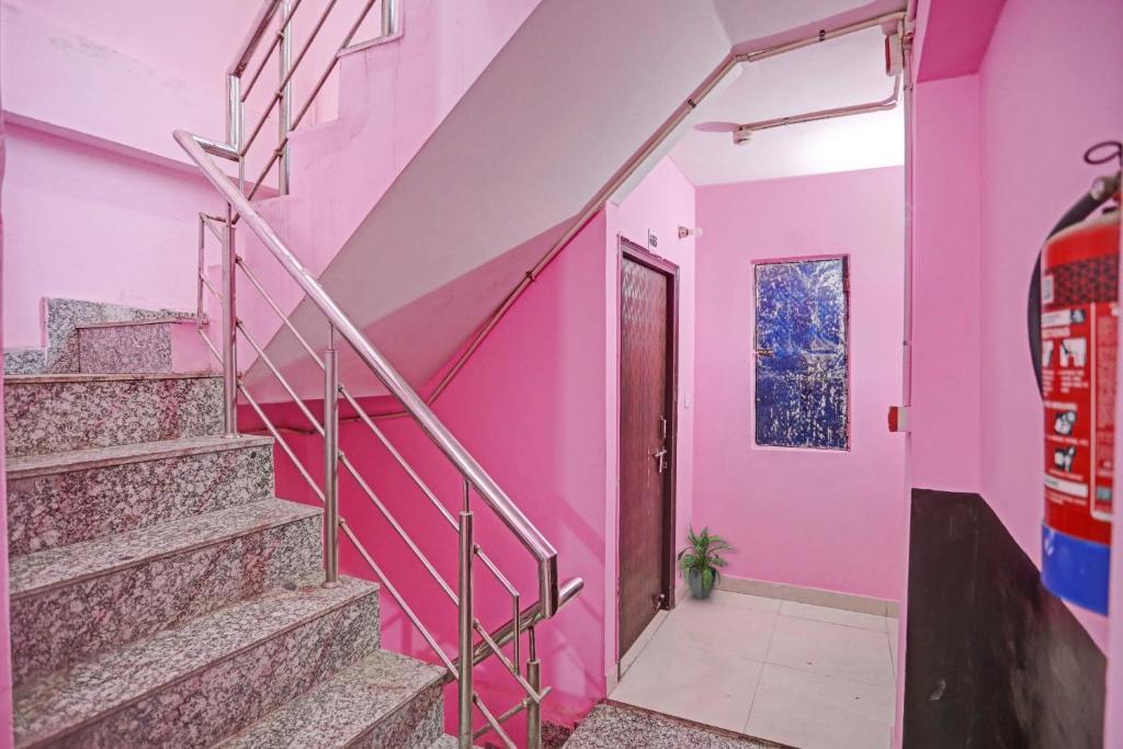 Газиабад: OYO Flagship 70331 Hotel Sharma Inn
