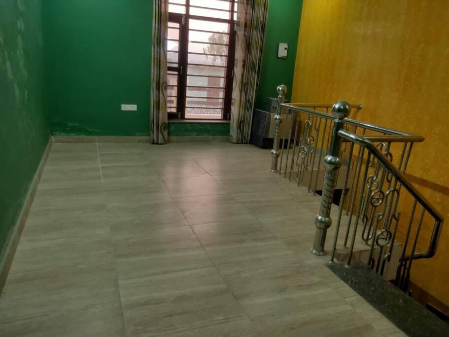 Дехрадун: Cheerful - 3BHK Villa DDN/RKESH/HRDWR near airport