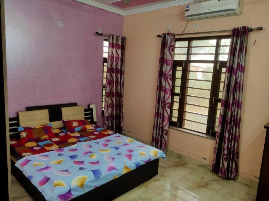 Дехрадун: Cheerful - 3BHK Villa DDN/RKESH/HRDWR near airport