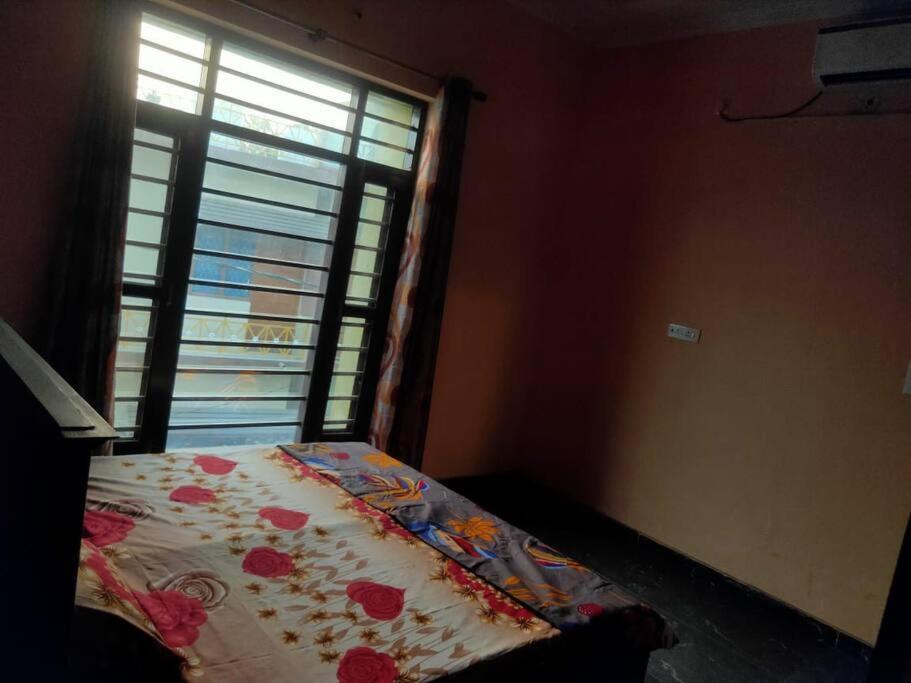 Дехрадун: Cheerful - 3BHK Villa DDN/RKESH/HRDWR near airport