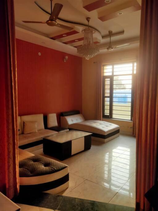 Дехрадун: Cheerful - 3BHK Villa DDN/RKESH/HRDWR near airport