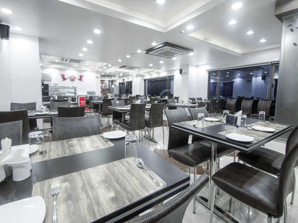 Гувахати: OYO 15582 Hotel Vrinda Regency