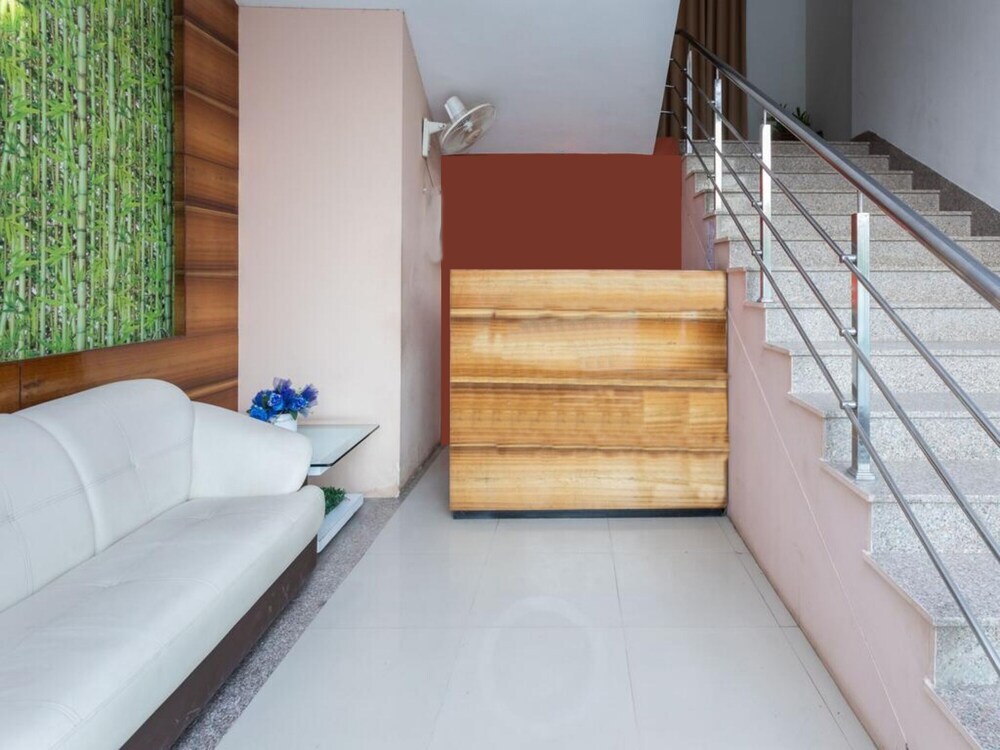 Бхубанешвар: Goroomgo Luxury Star Inn Sum Hospital Bhubaneswar