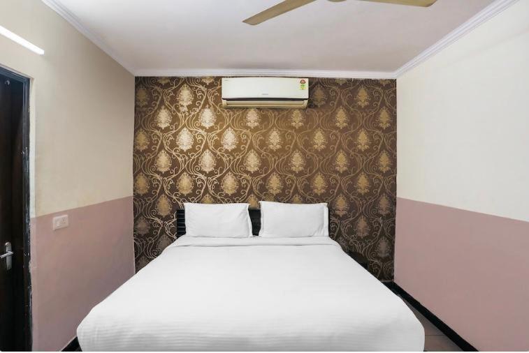 Фаридабад: OYO 80690C Royal Gold