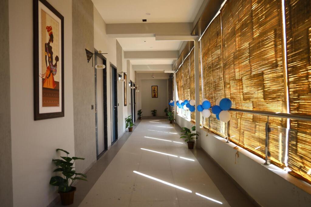 Сурат: HOTEL THE PARKER INN By KBNT GROUP