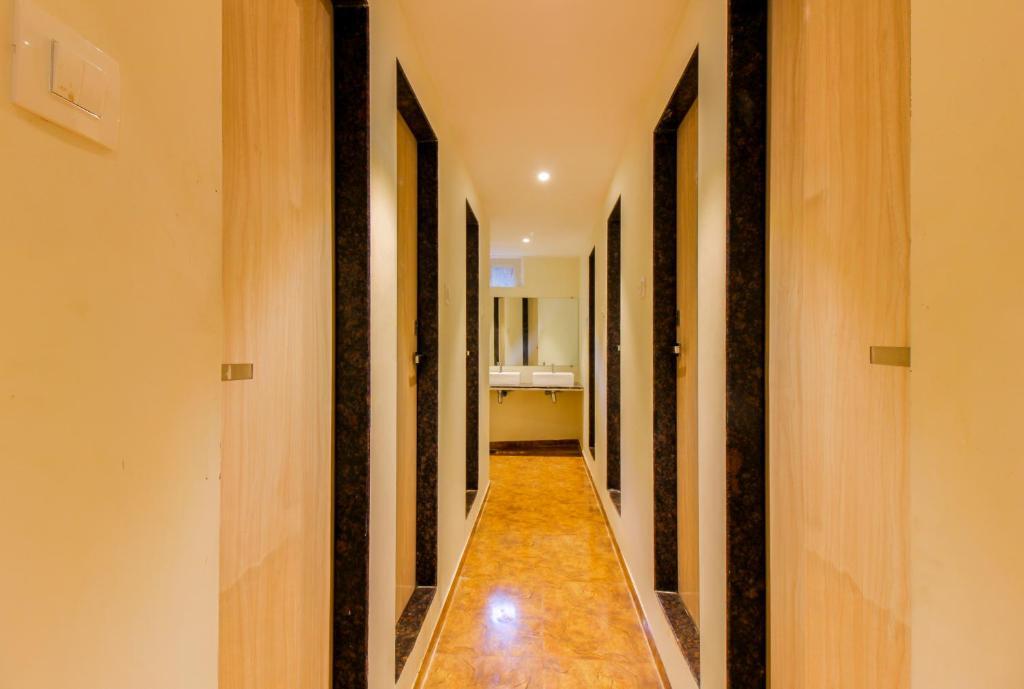 Мумбаи: Hygeinic Airport Dormitory Near by Bom