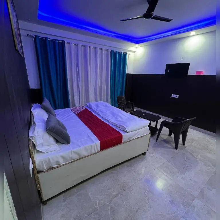 Фаридабад: Oyo Hotel 80622h Happy Town House