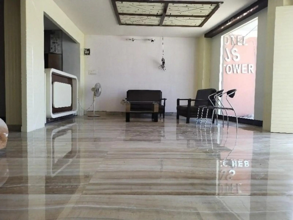 Дибругарх: Capital O 8801 Hotel JS Tower