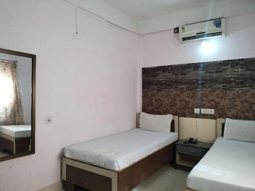 Дибругарх: Capital O 8801 Hotel JS Tower