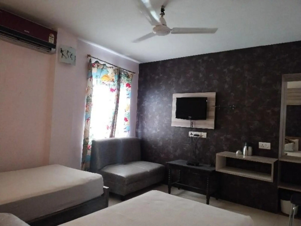 Дибругарх: Capital O 8801 Hotel JS Tower